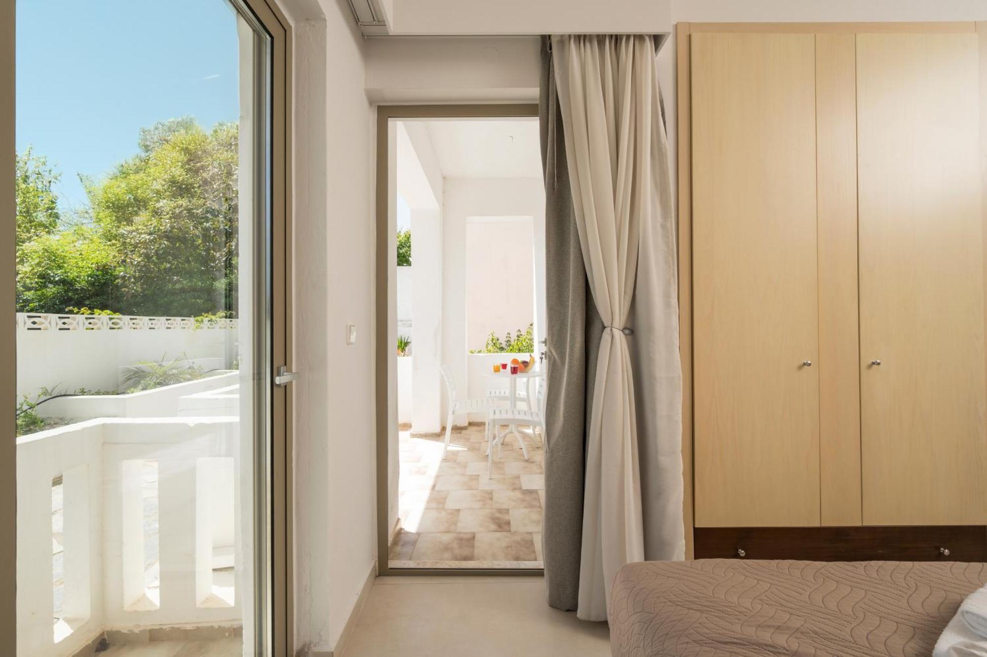 Esplanade Apartments Калатас Екстериор снимка
