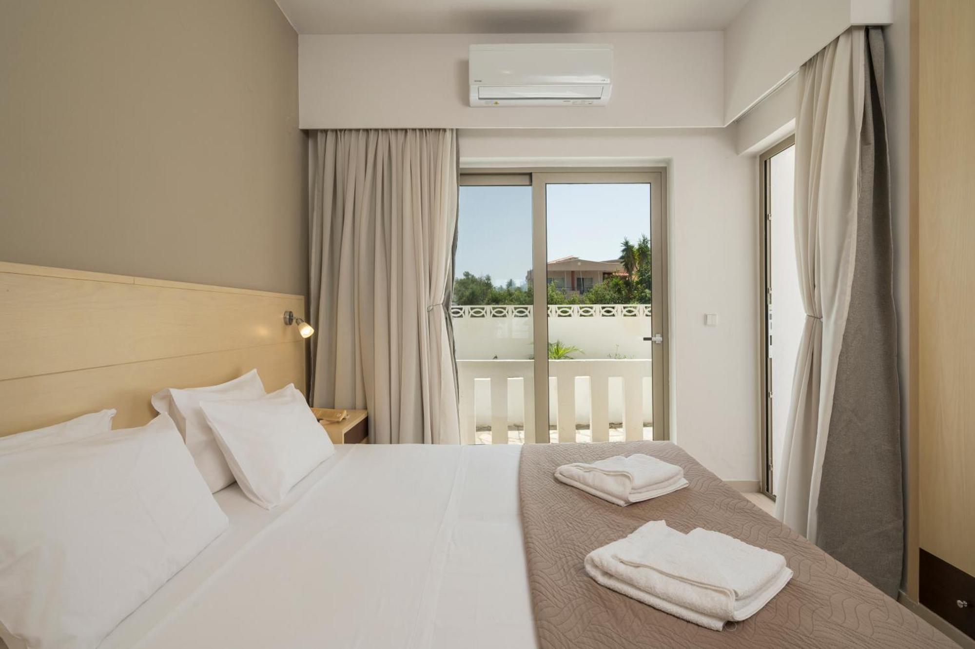 Esplanade Apartments Калатас Екстериор снимка