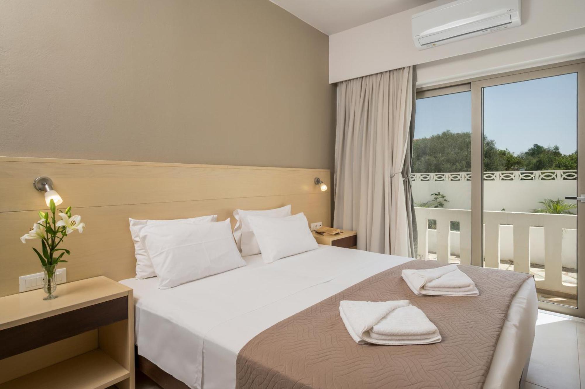 Esplanade Apartments Калатас Екстериор снимка