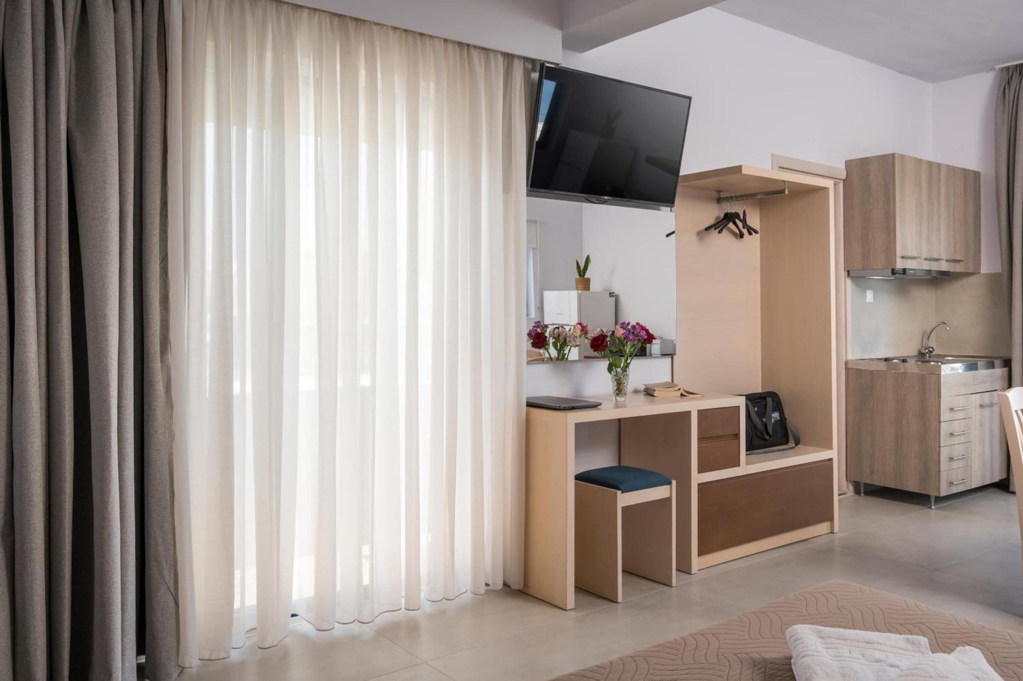 Esplanade Apartments Калатас Екстериор снимка